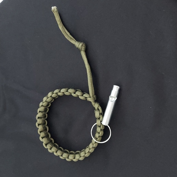 Survival Bracelet and Whistle (NEW) - Picture 1 of 10